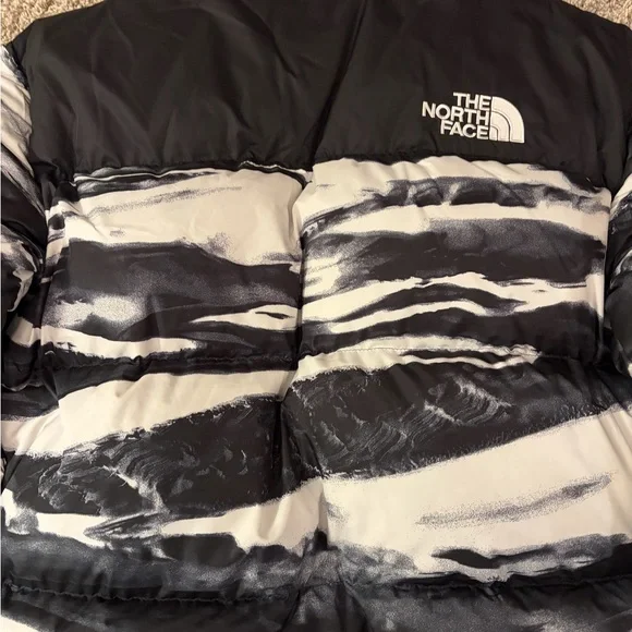 The North Face Monochrome Patterned Jacket - Picture 2 of 7
